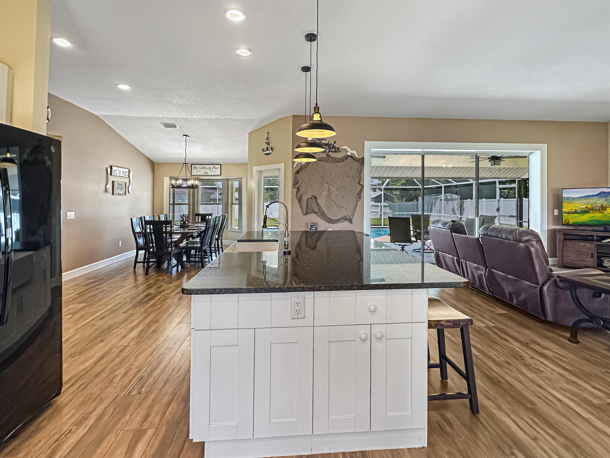 HOLIDAY PINES - Residential