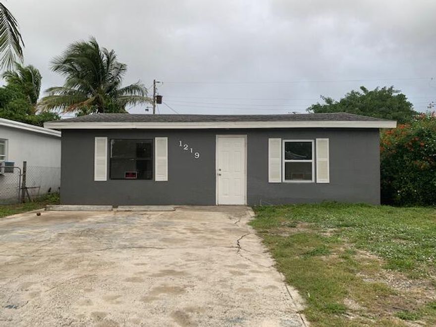 Well-maintained single-family residence with no HOA approval required. This home features a fully fenced yard, city water, and a generous three-car driveway. The interior has been freshly painted and will be professionally cleaned after tenant move-out. Pets are welcome, and the home is equipped with all appliances less than two years old. A great opportunity for comfortable living with added flexibility and convenience.