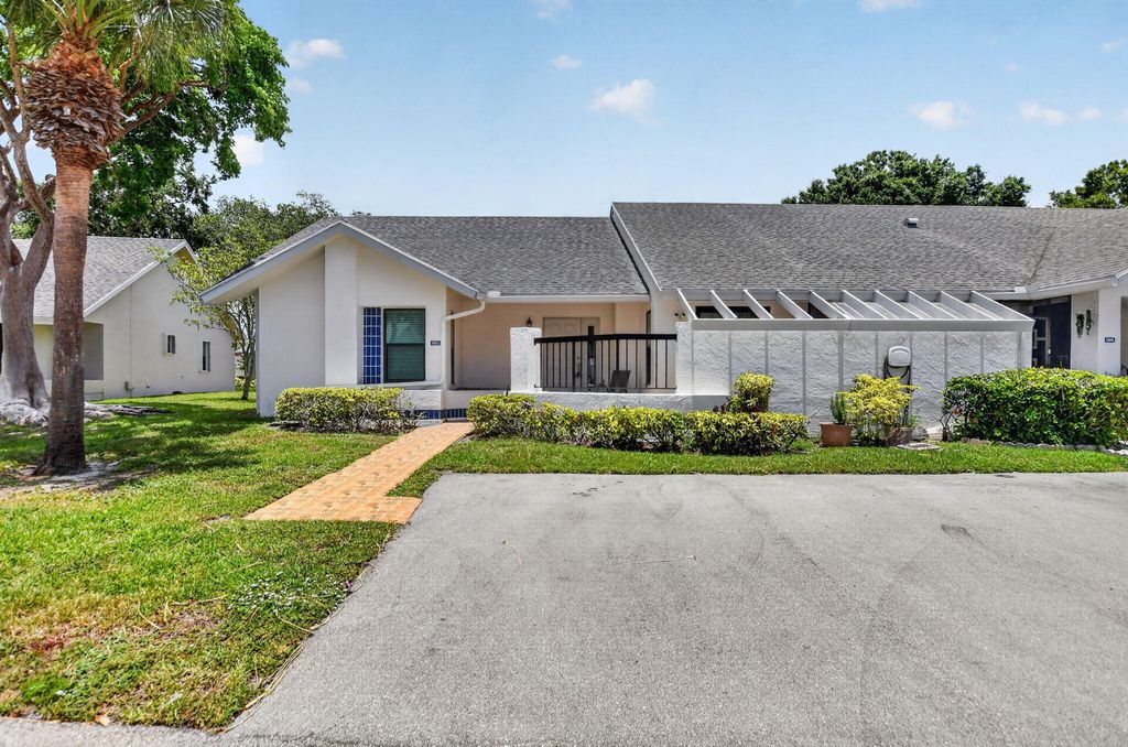 Photo of 10953 Lake Front Place, Boca Raton, FL 33498 (MLS # B26038640)