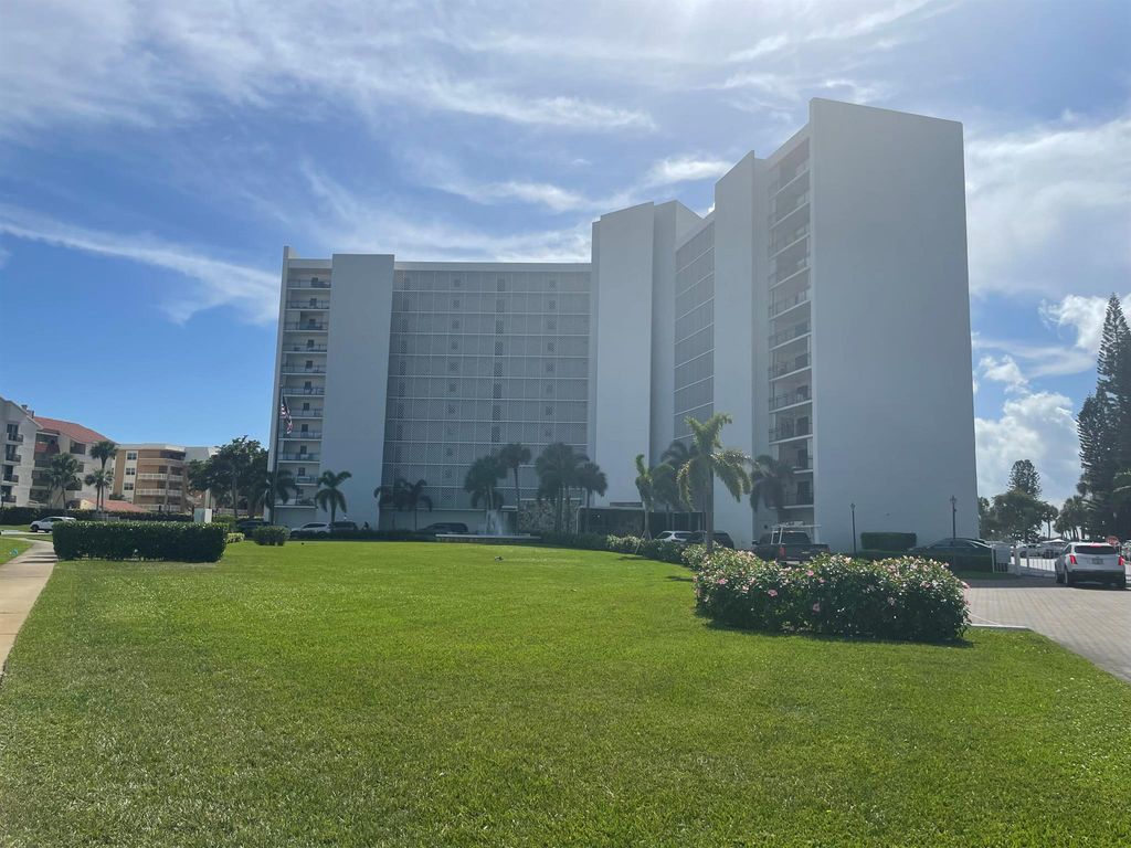 Photo of 336 Golfview Road #309, North Palm Beach, FL 33408 (MLS # R10993248)