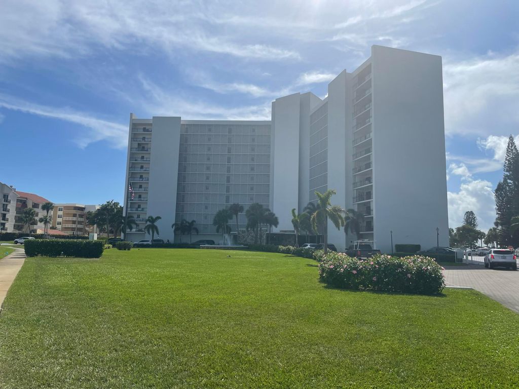 Photo of 336 Golfview Road #309, North Palm Beach, FL 33408 (MLS # R10993248)