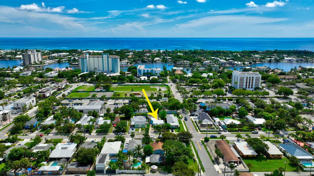 Photo of 629 SE 4th Avenue, Delray Beach, FL 33483 (MLS # R11159892)