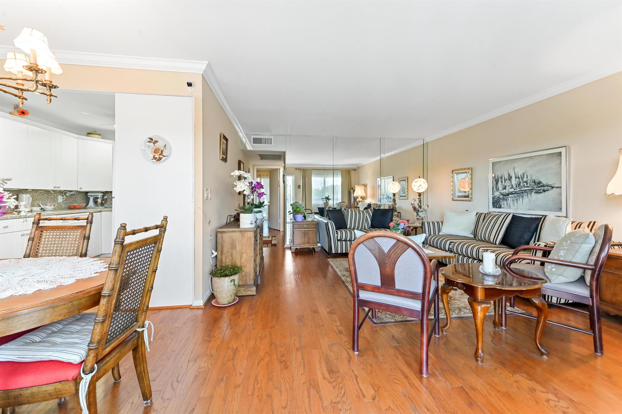 4011 Upminster J