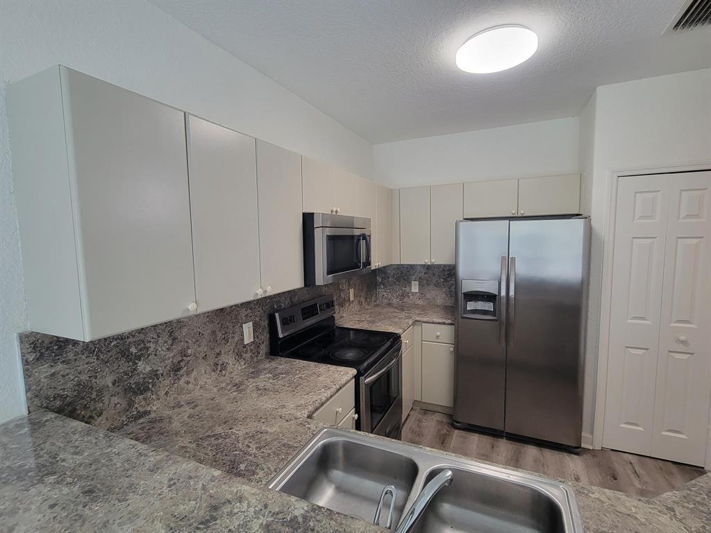 SHOMA VILLAS III AT ROYAL PALM CONDOI - Residential Lease