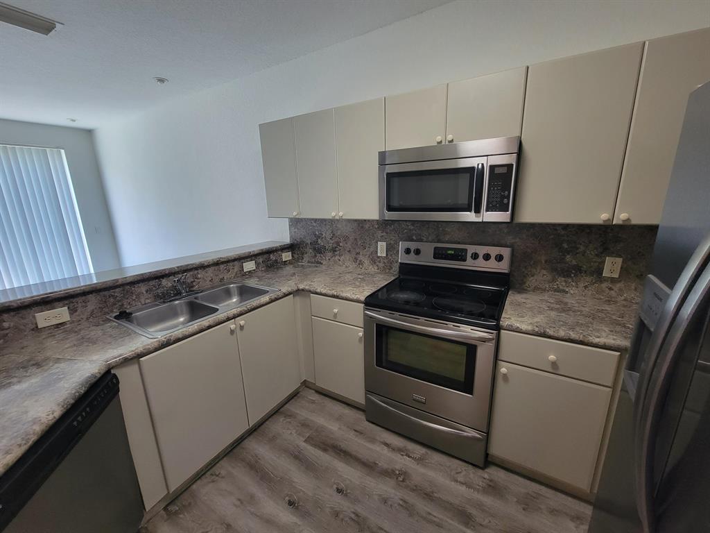 SHOMA VILLAS III AT ROYAL PALM CONDOI - Residential Lease