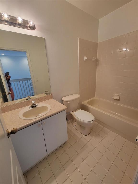 SHOMA VILLAS III AT ROYAL PALM CONDOI - Residential Lease