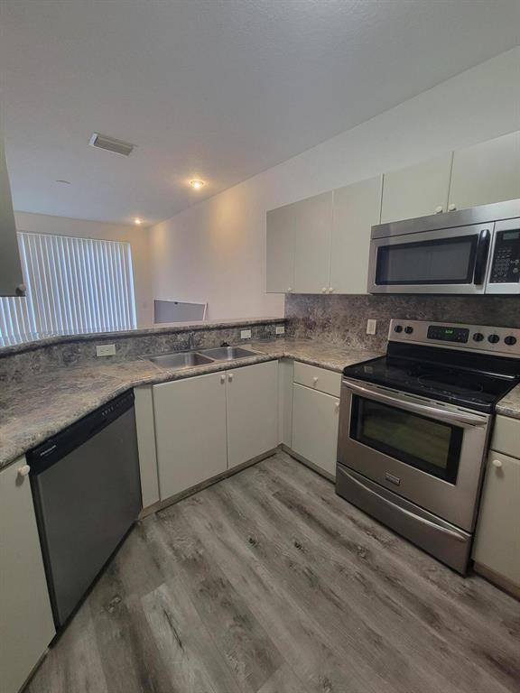 SHOMA VILLAS III AT ROYAL PALM CONDOI - Residential Lease