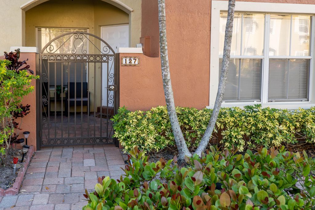 Photo of 127 Lake Monterey Circle, Boynton Beach, FL 33426 (MLS # R10868195)