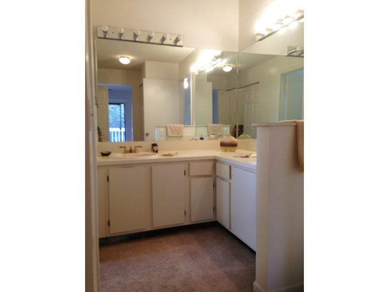 PLAYER'S PLACE - Residential Lease