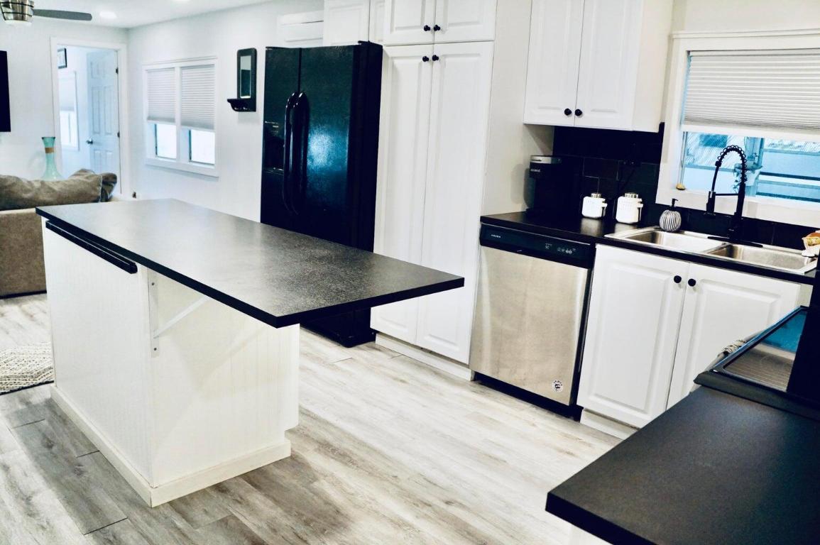 Sunshine Mobile Manor - Residential