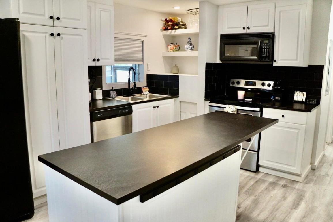 Sunshine Mobile Manor - Residential