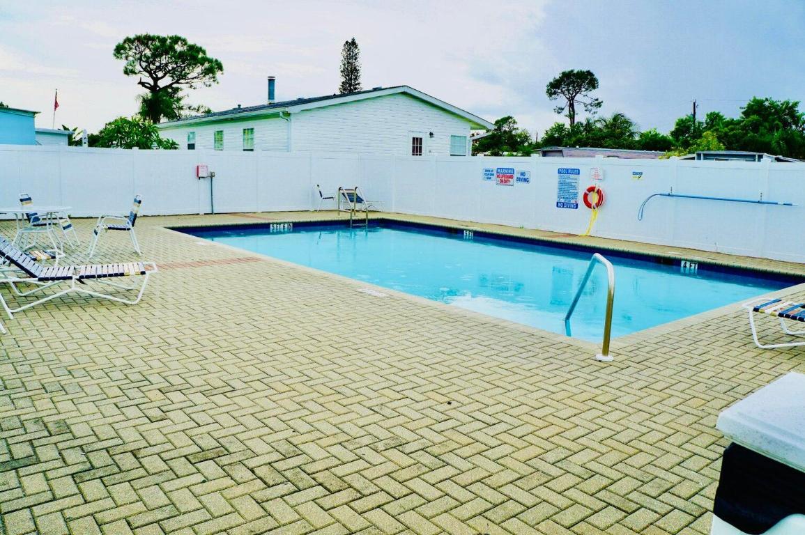 Sunshine Mobile Manor - Residential