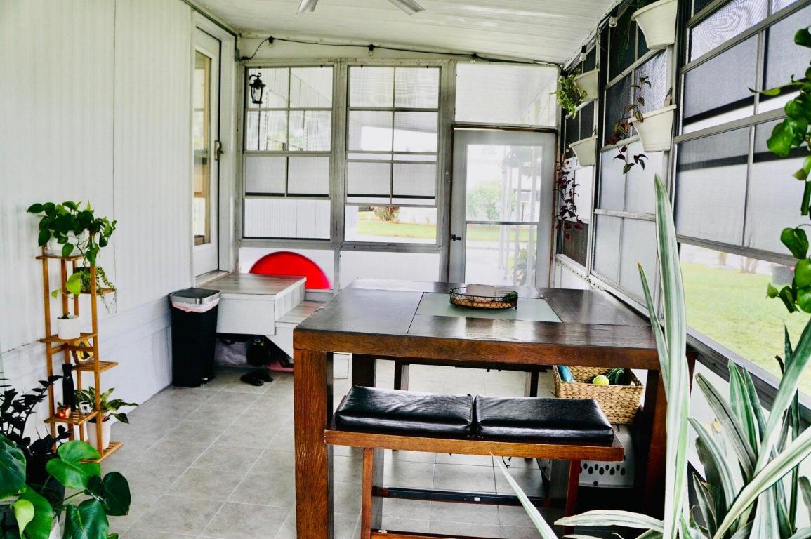 Sunshine Mobile Manor - Residential