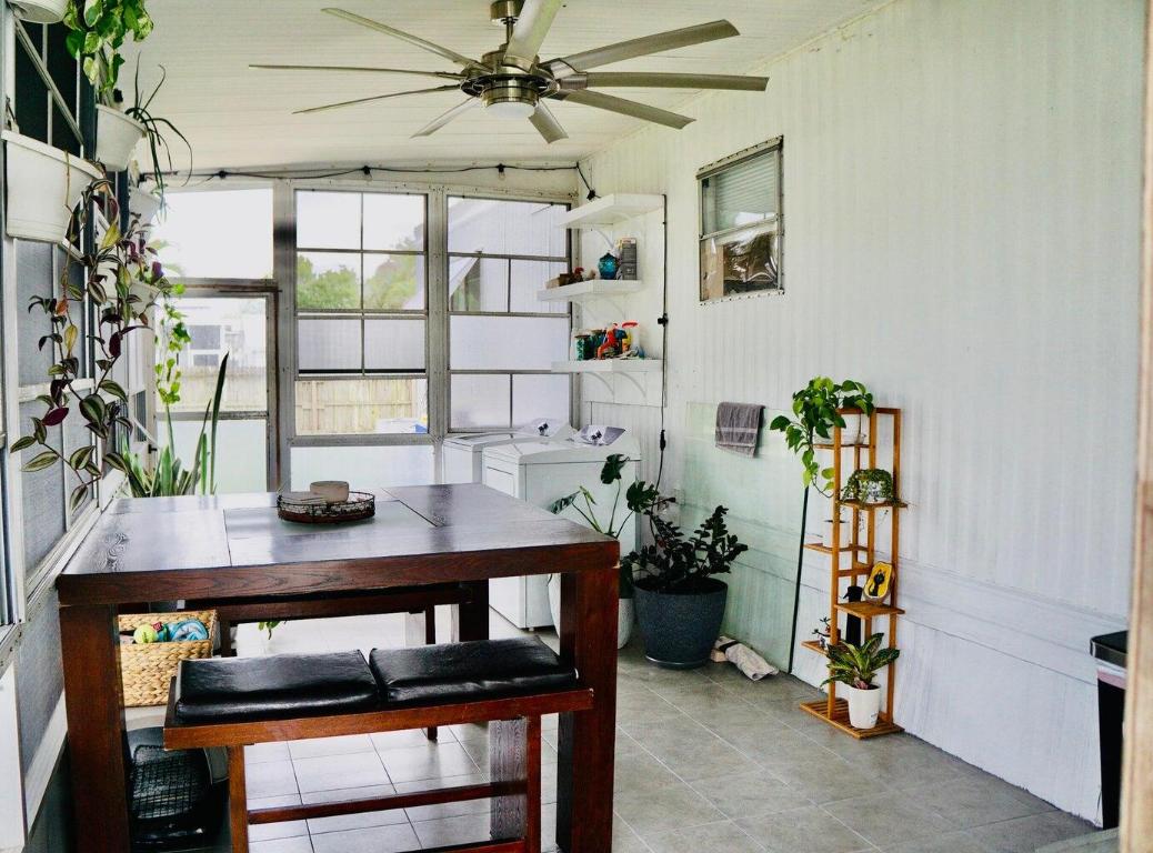 Sunshine Mobile Manor - Residential