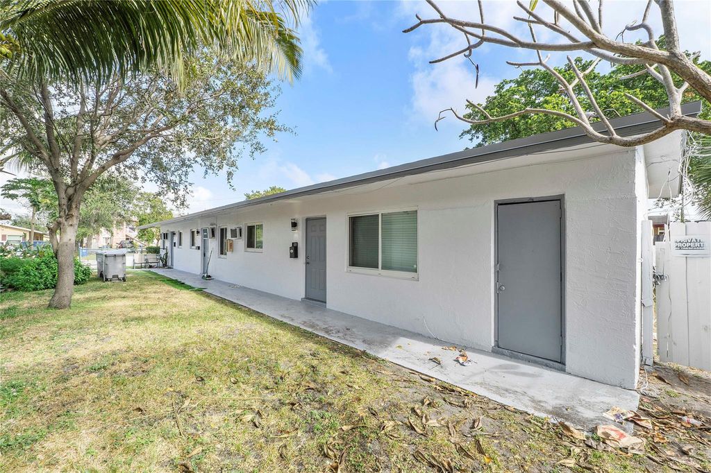 Photo of 332 SW 2nd Place, Pompano Beach, FL 33060 (MLS # F10511614)