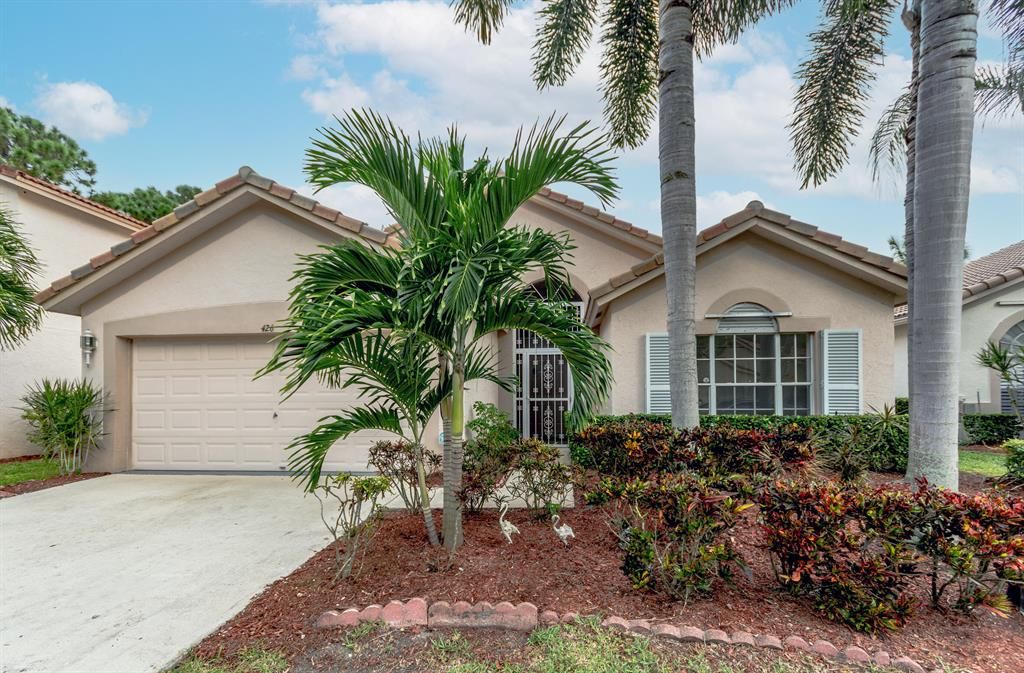 Photo of 426 Woodview Circle, Palm Beach Gardens, FL 33418 (MLS # R10757796)