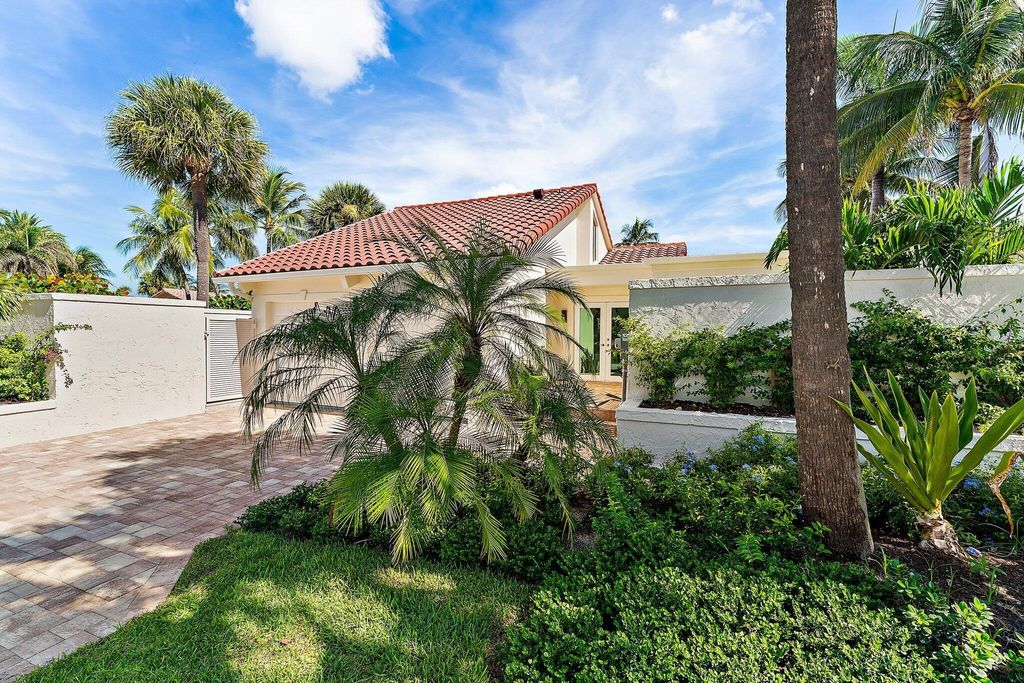 Photo of 106 Goldfish Lane, Jupiter, FL 33477 (MLS # R10930678)