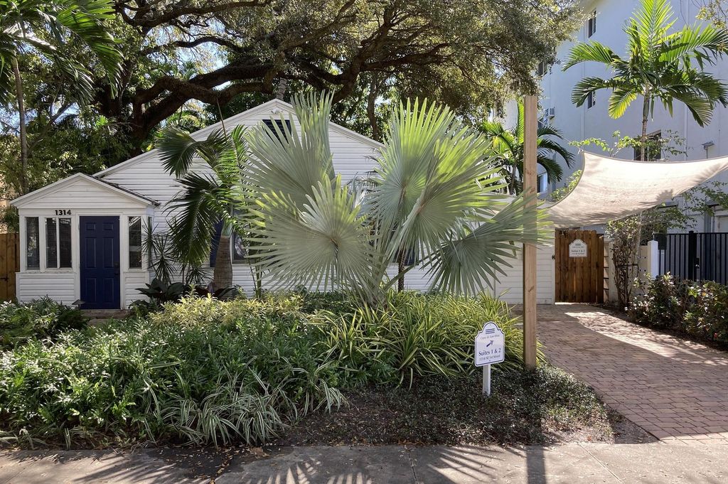 Photo of 1314 SE 1st Street, Fort Lauderdale, FL 33301 (MLS # F10458974)