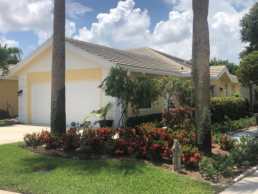 Photo of 4260 Royal Oak Drive Dr, Palm Beach Gardens, FL 33410 (MLS # R10807652)