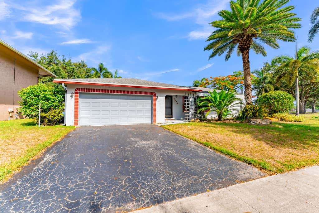 Photo of 5523 SW 116TH Avenue, Cooper City, FL 33330 (MLS # B26052532)
