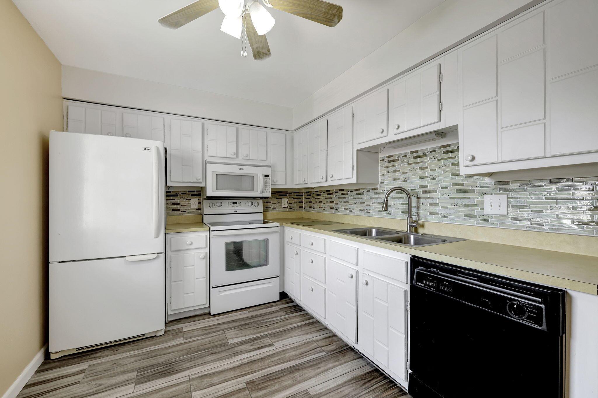 ISLAND HOUSE CONDOMINIUM PHASE I - Residential