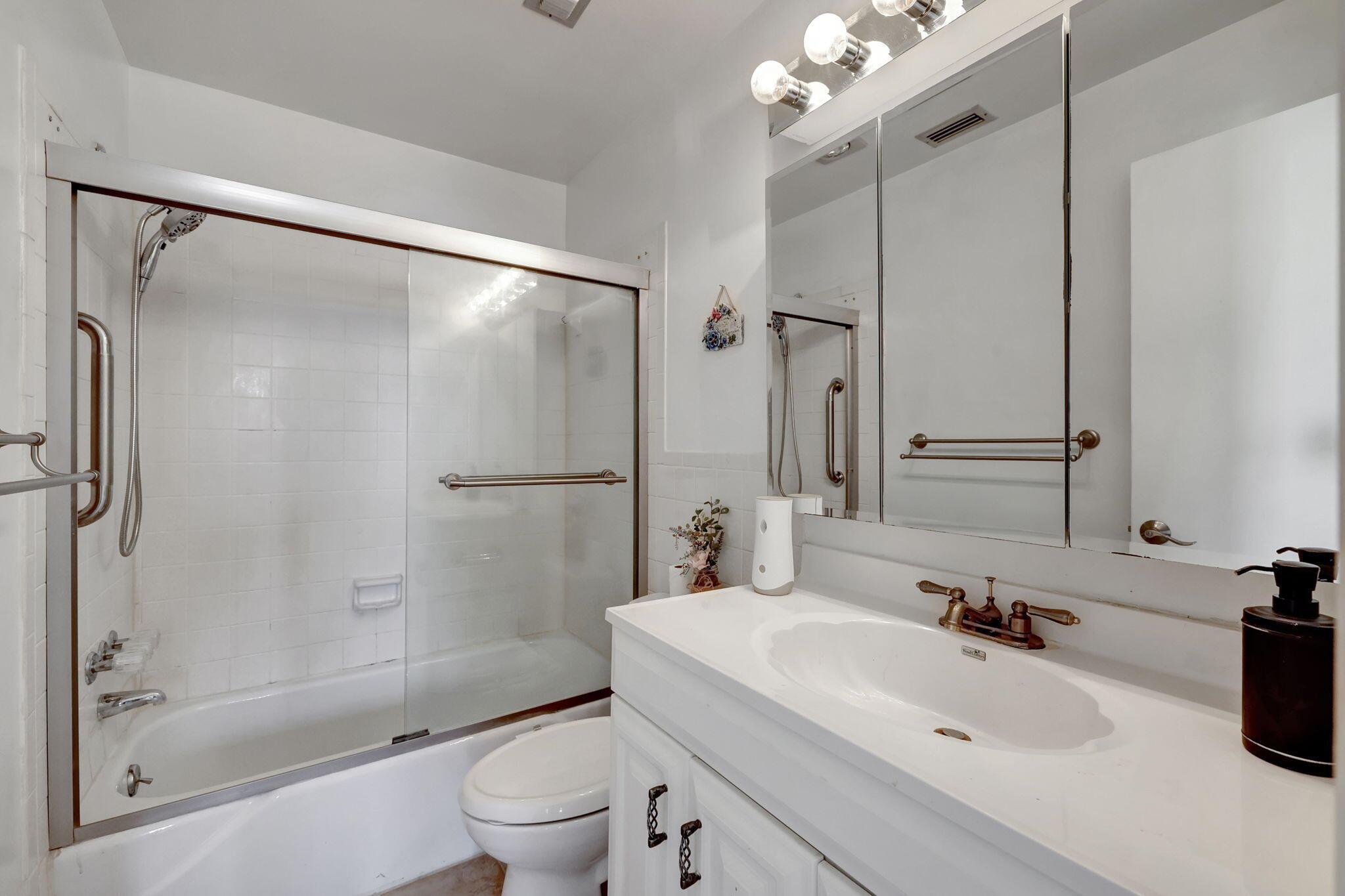 ISLAND HOUSE CONDOMINIUM PHASE I - Residential