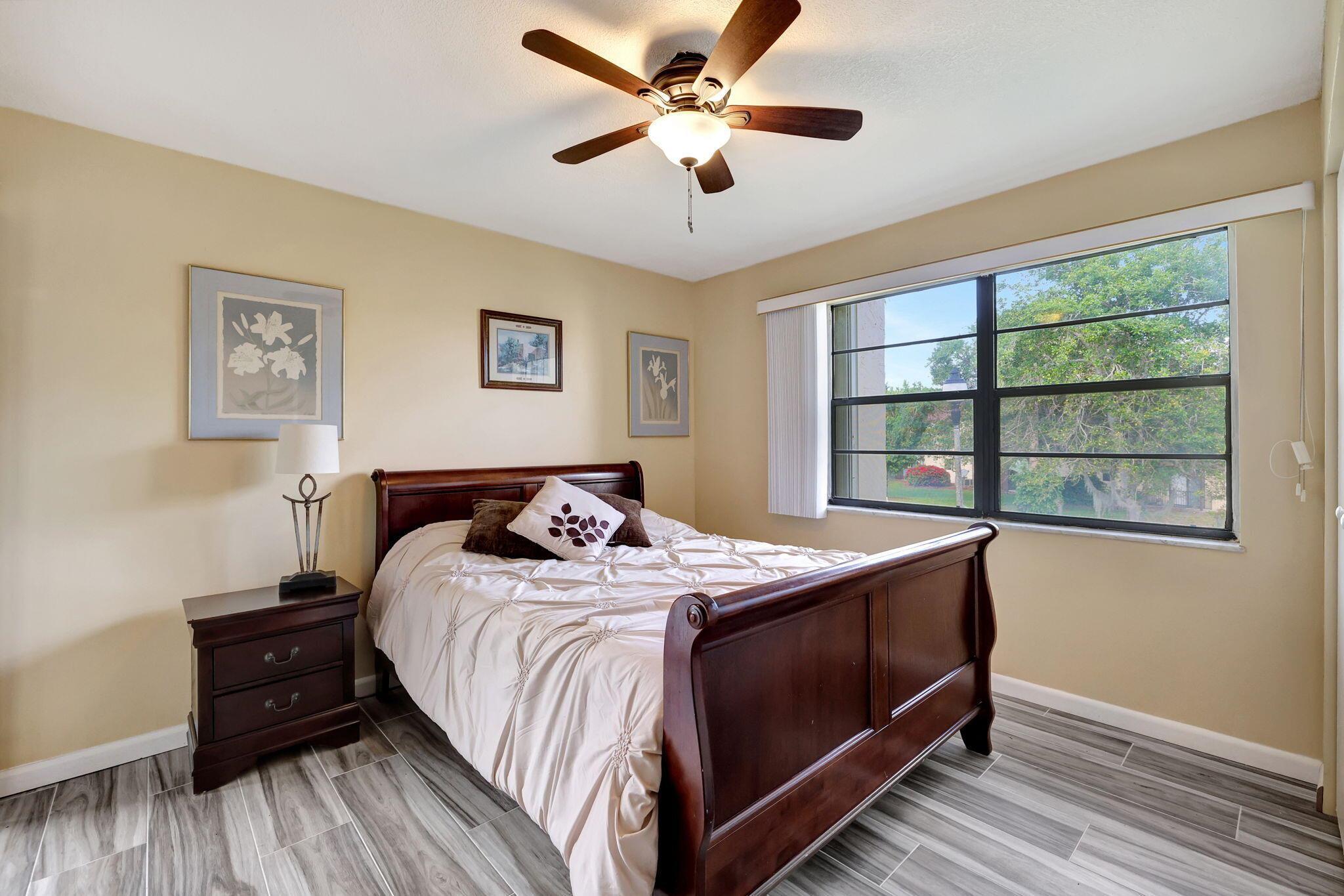 ISLAND HOUSE CONDOMINIUM PHASE I - Residential