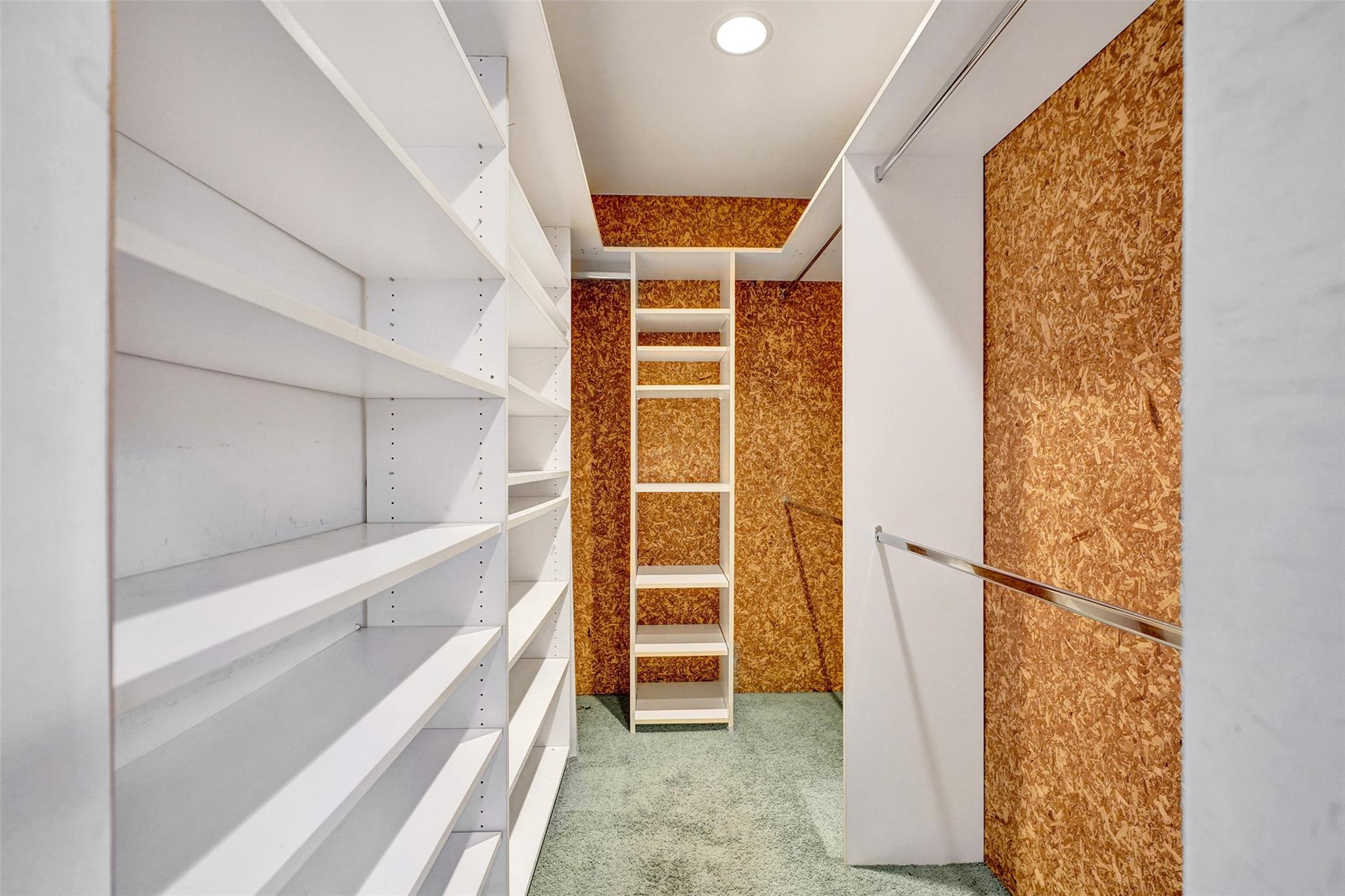 Hollywood 1-21 B - Residential