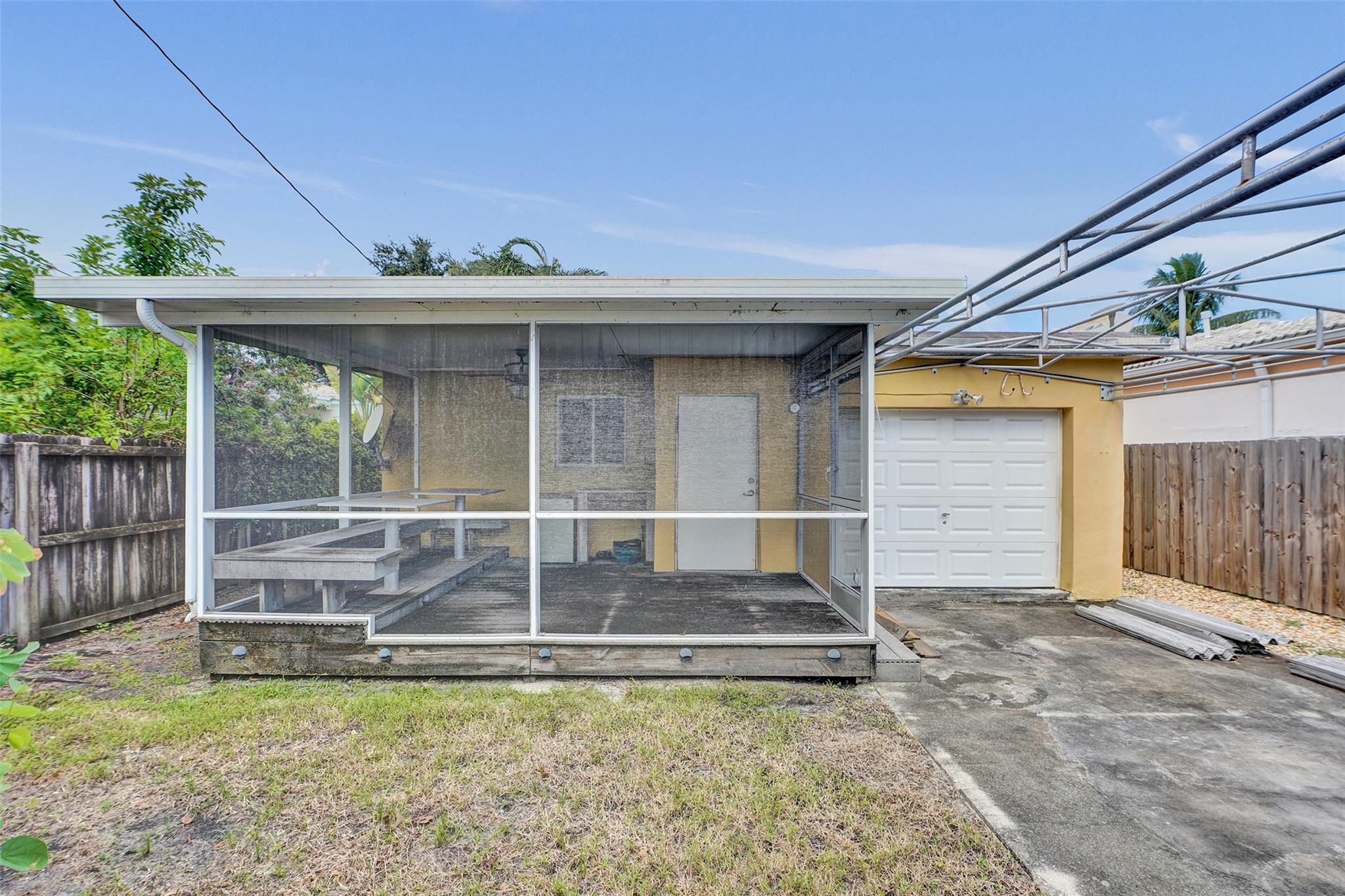 Hollywood 1-21 B - Residential