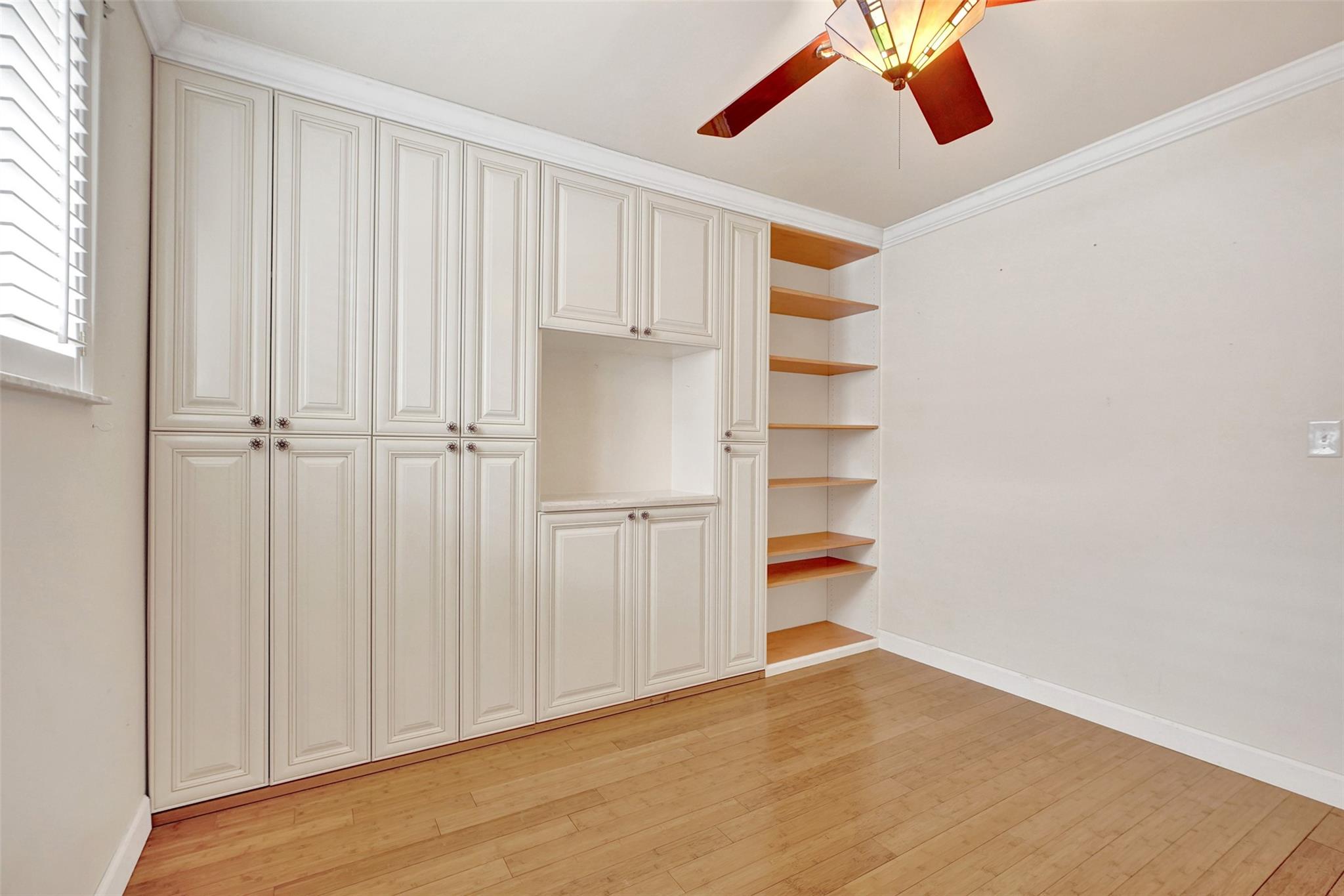 Hollywood 1-21 B - Residential