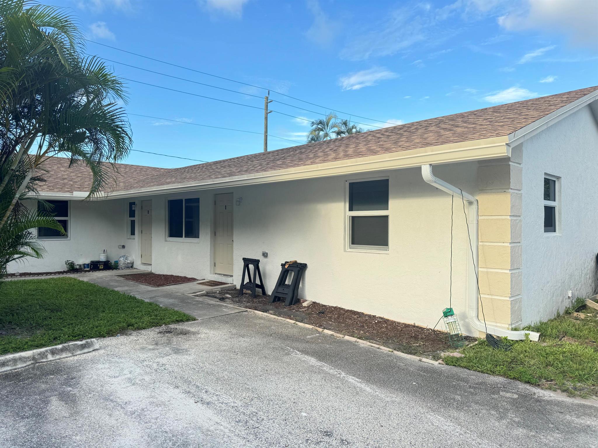 Fully renovated 2-bedroom, 1-bathroom unit with a dedicated storage space, centrally located in West Palm Beach. Nestled in a quiet neighborhood, this home offers easy access to major roads, highways, supermarkets, banks, and a wide selection of restaurants and shops