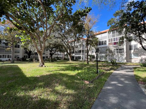 A home in Lauderdale Lakes