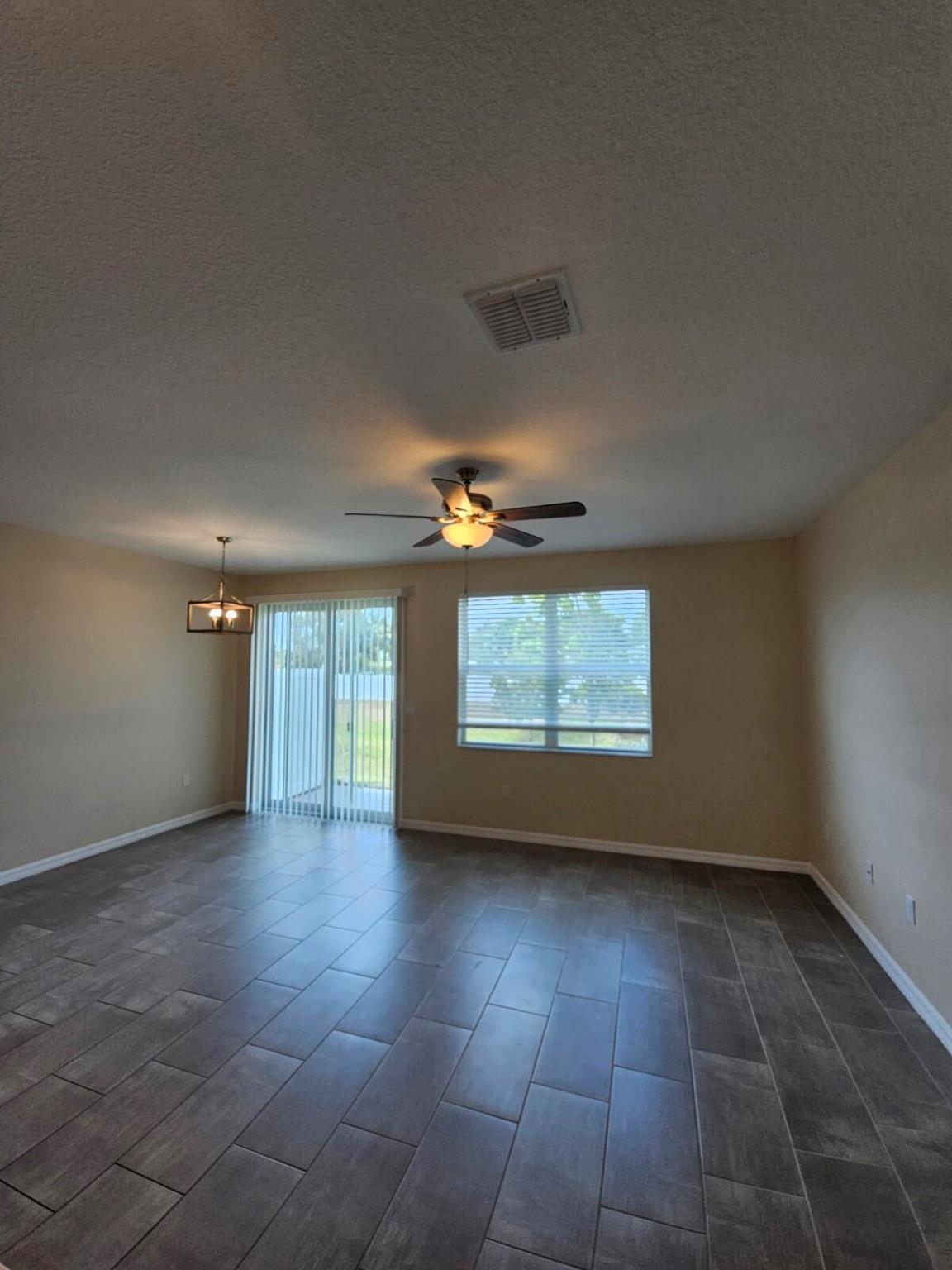 FONTANA TOWNHOMES - Residential Lease