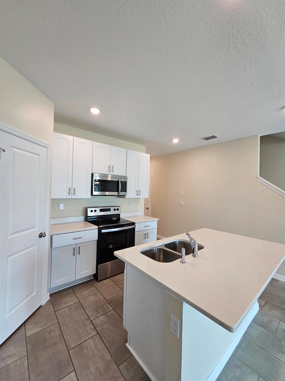 FONTANA TOWNHOMES - Residential Lease