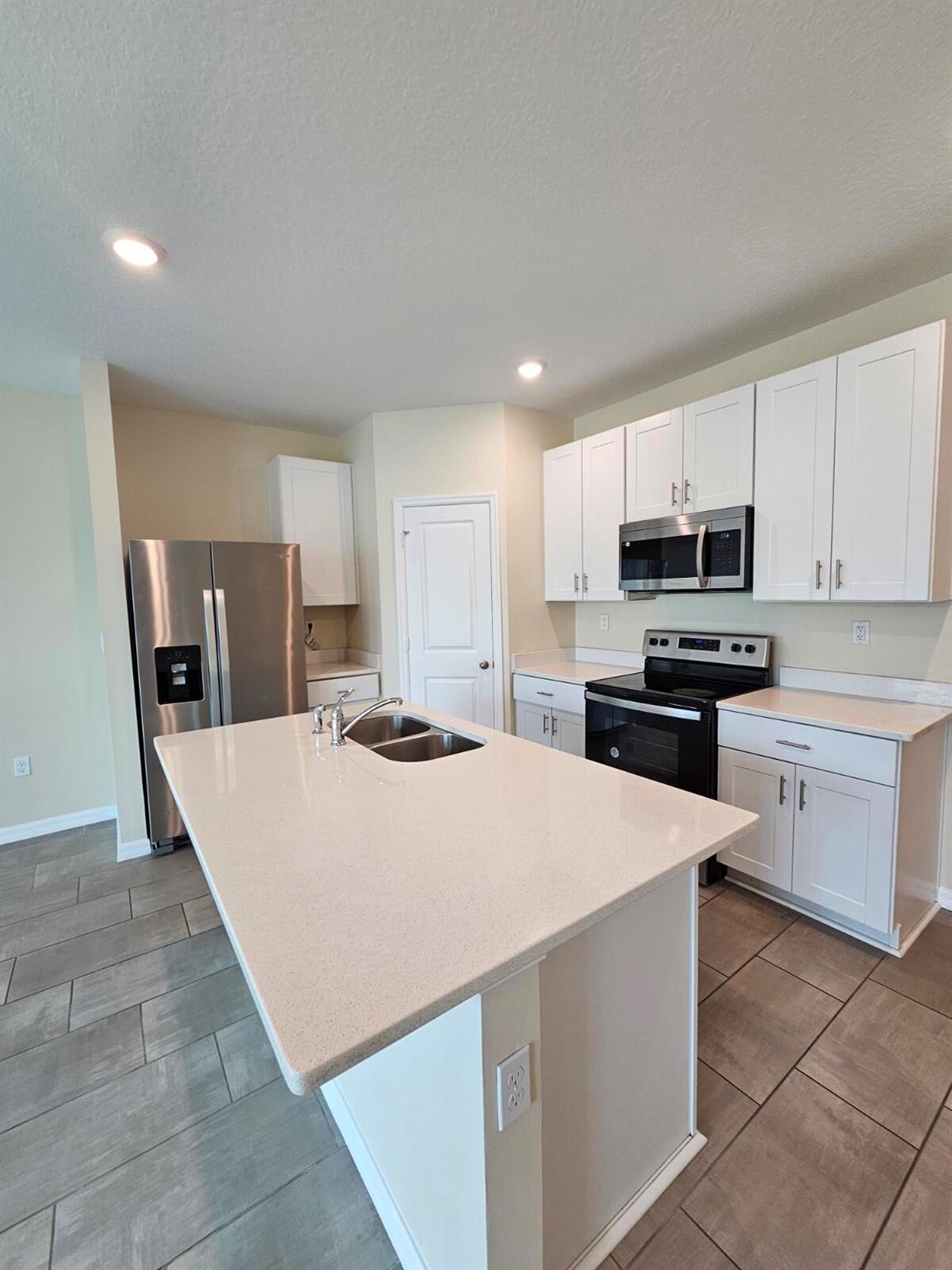 FONTANA TOWNHOMES - Residential Lease