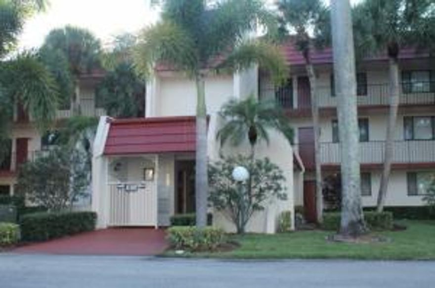 Lovely condo with 2 bedrooms and 2 baths. Home features walk-in closet,custom mirror,bar and a pantry with neutral colors throughout kitchen. Screened patio/balcony.Community features clubhouse,pool & golf course.Located near schools, shopping, dining and main roads.