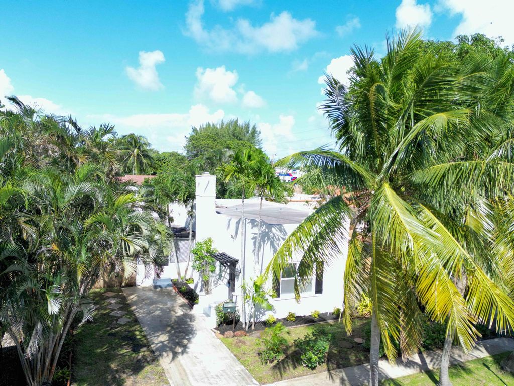Photo of 621 Winters Street, West Palm Beach, FL 33405 (MLS # R11031045)