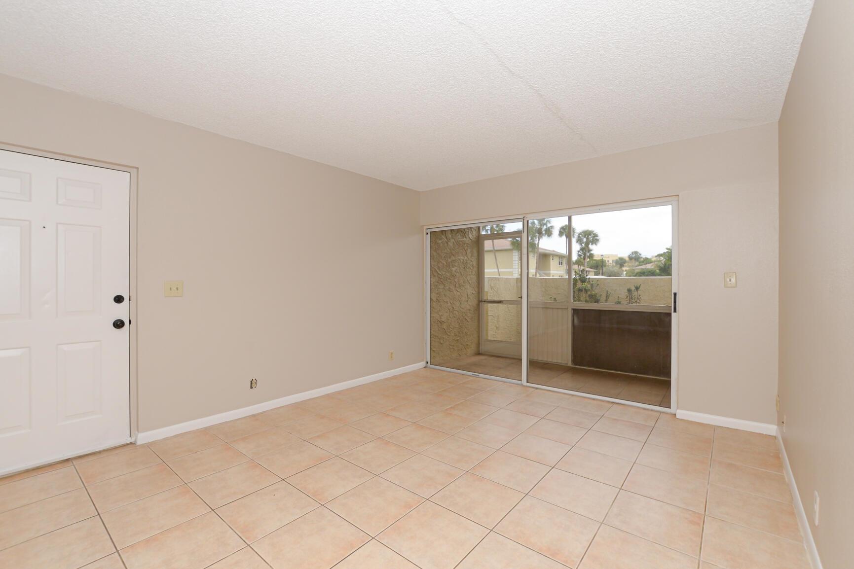 1540 SE Royal Green 103 Circle 103