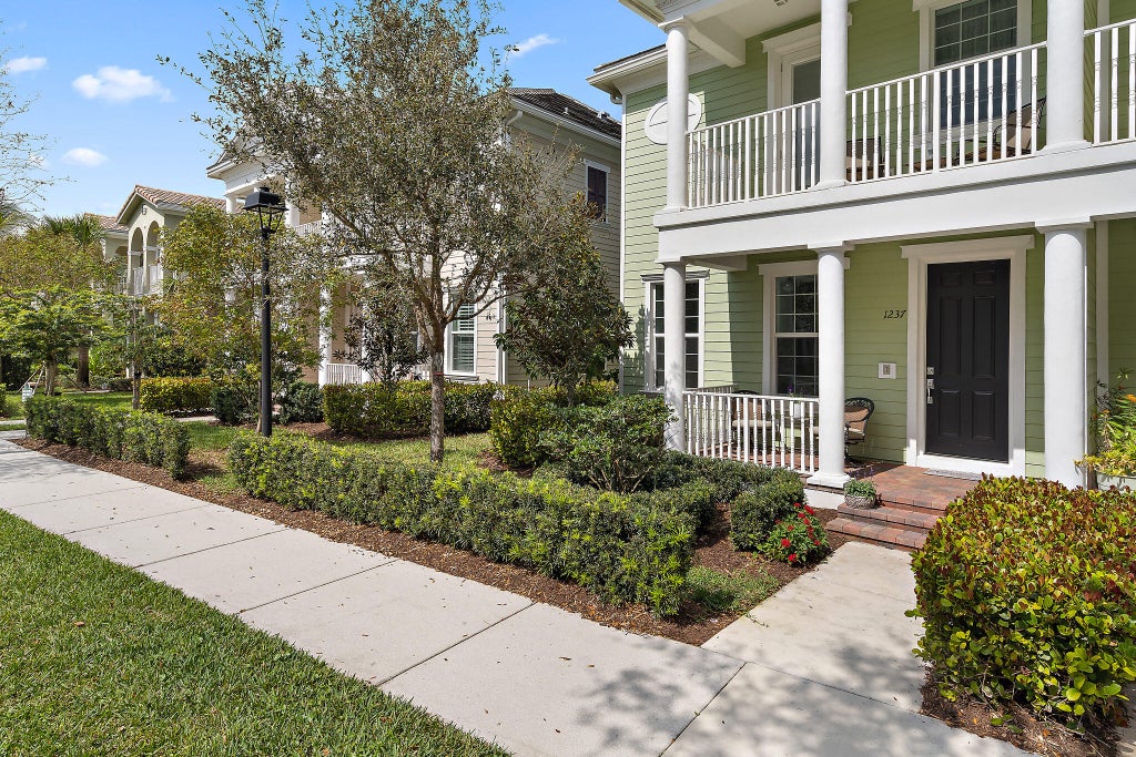 Photo of 1237 Dakota Drive, Jupiter, FL 33458 (MLS # R11107083)