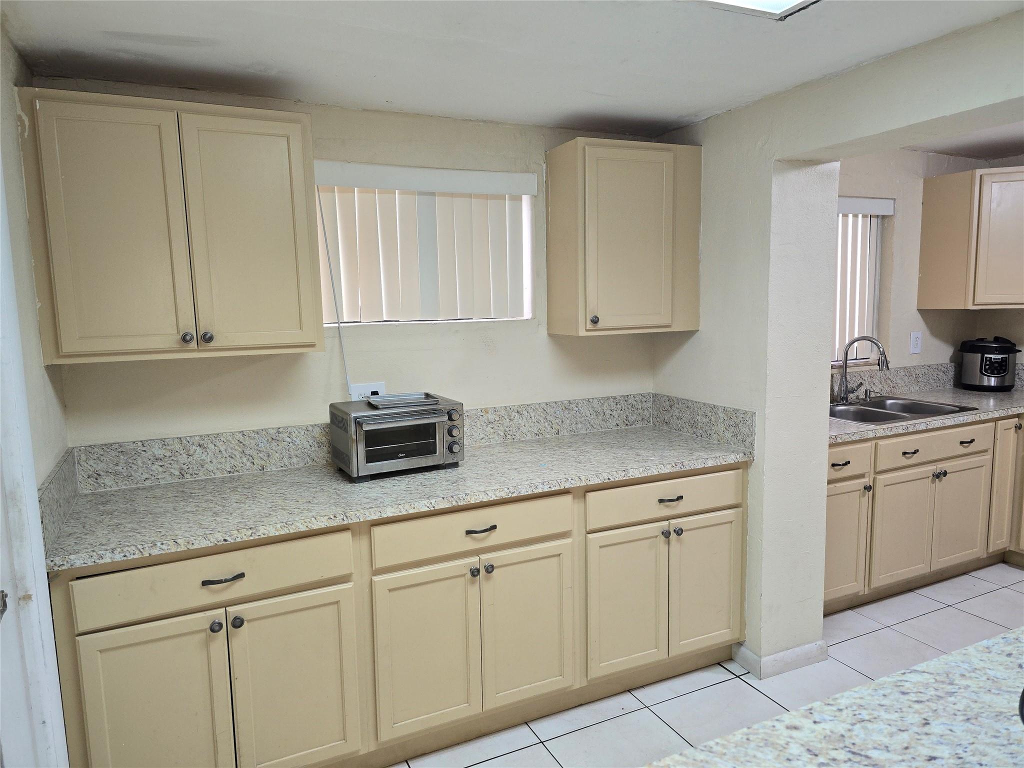 HOLLYWOOD - Residential