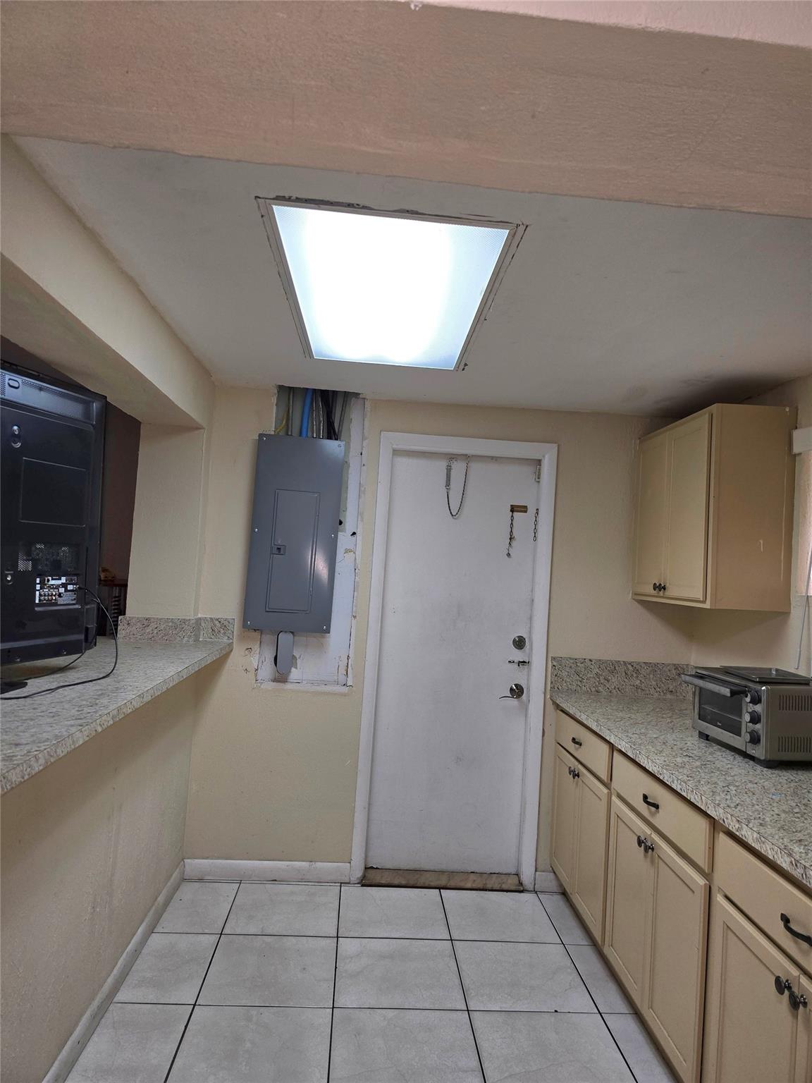 HOLLYWOOD - Residential