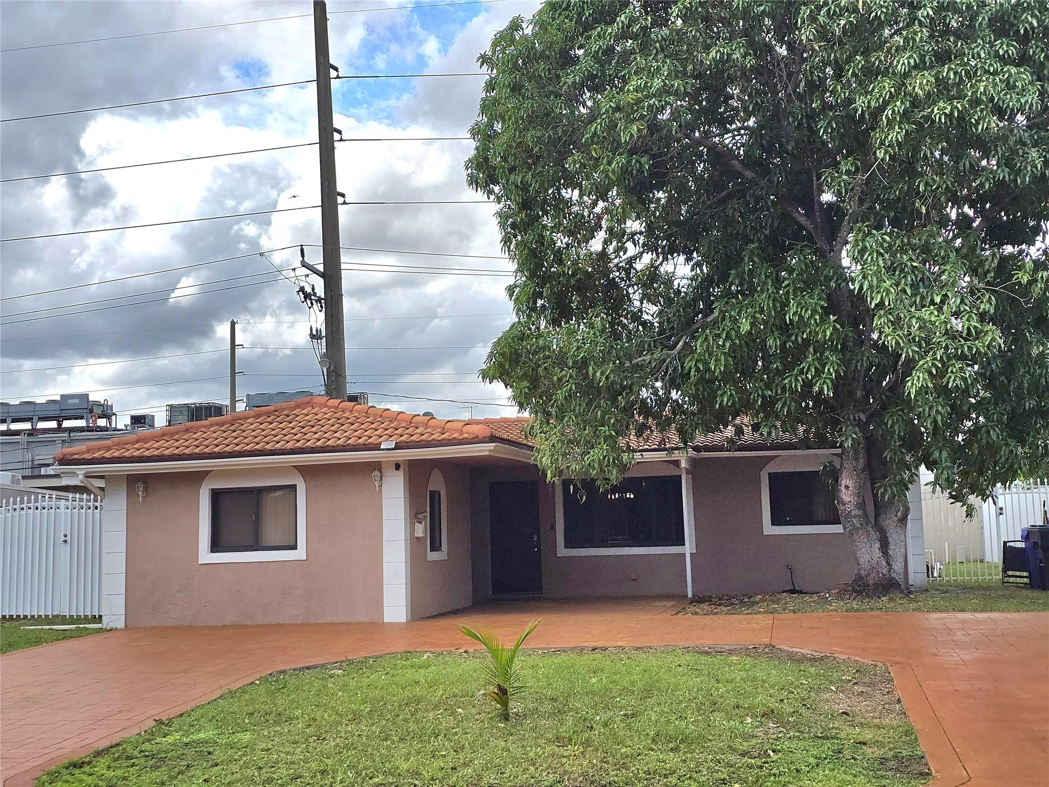 HOLLYWOOD - Residential