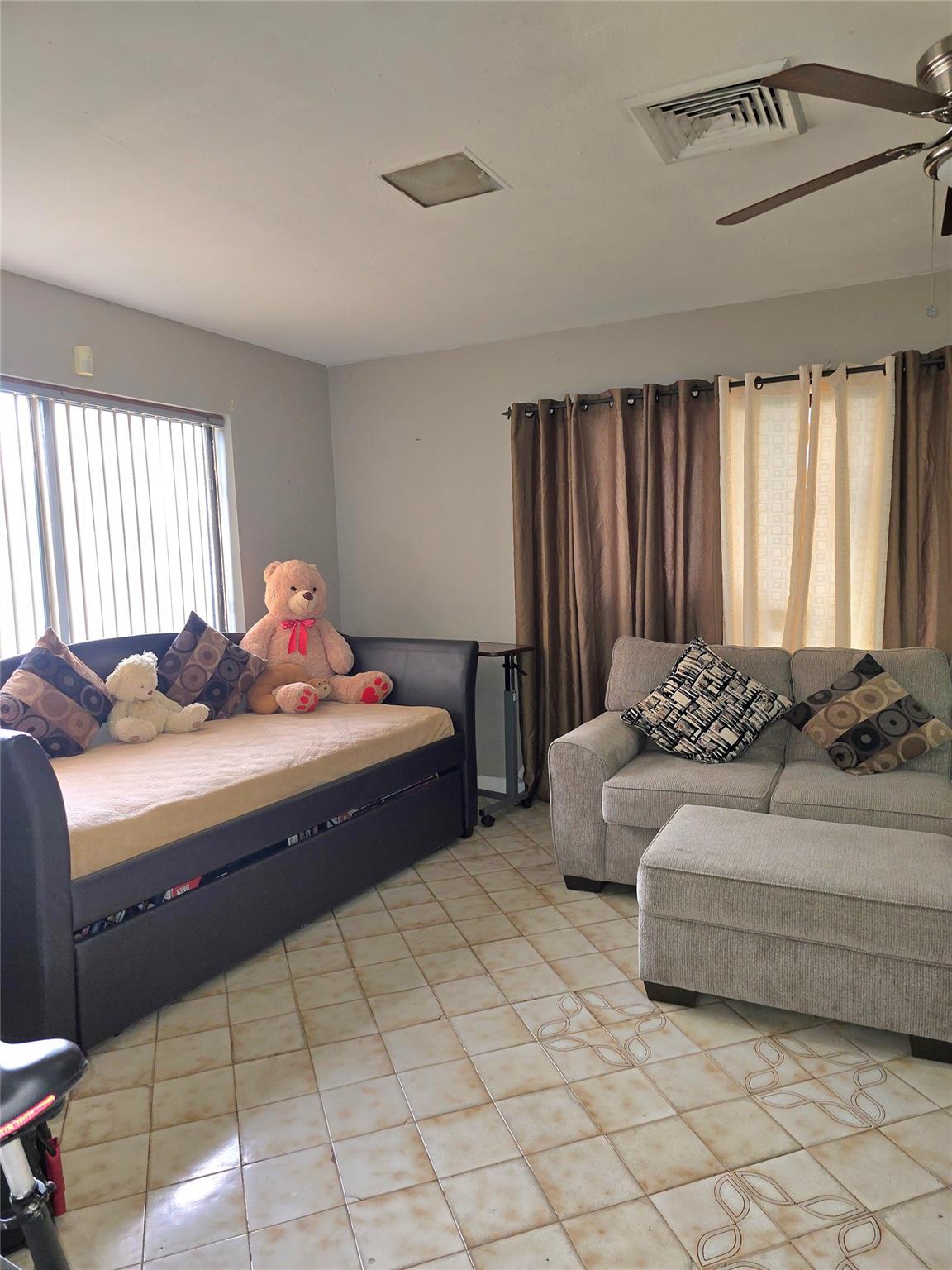 HOLLYWOOD - Residential