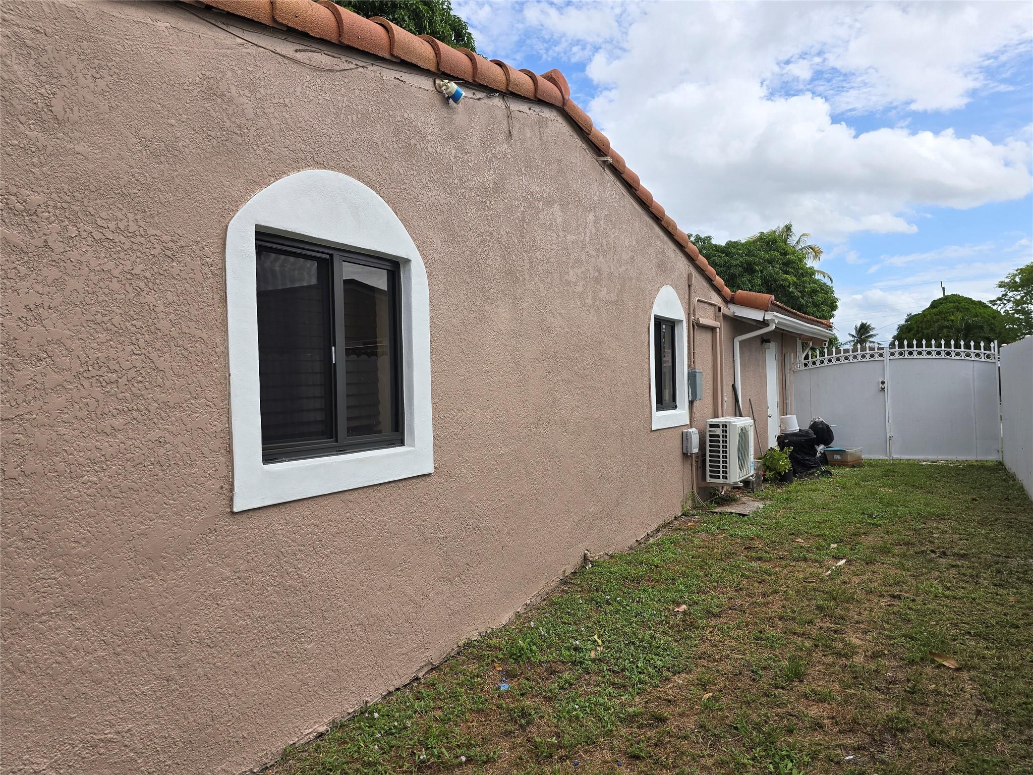 HOLLYWOOD - Residential