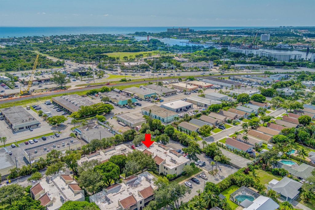 Photo of 150 Pineview Road #L5, Jupiter, FL 33469 (MLS # R10918455)