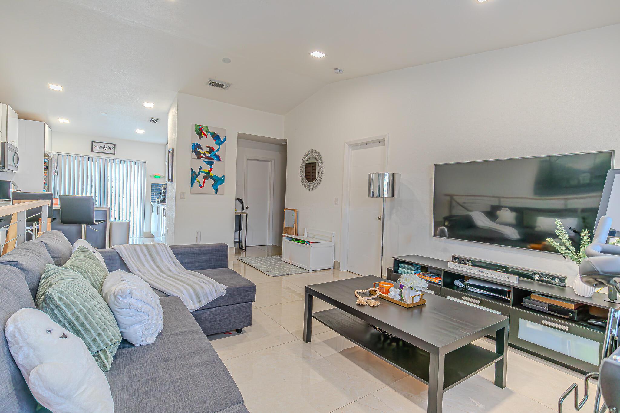 EL PRADO XI CONDO - Residential Lease