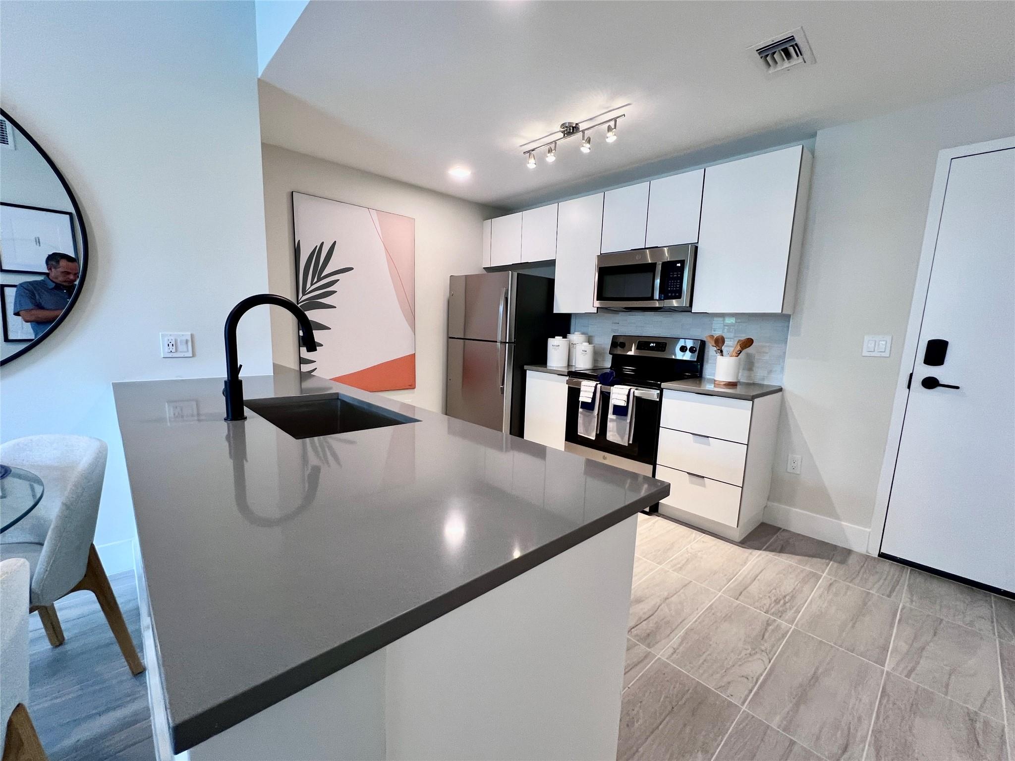 **2 MONTHS FREE!!**Only $500 DEPOSIT**24 HOUR APPROVAL*** Extra large bedrooms with in-suite bathrooms and tons of closets- Perfect for roommates! Live at Dania Pointe with all of the restaurants and entertainment right downstairs! ENJOY SHOPPING, DINING AND ENTERTAINMENT + COOPERS HAWK, SPROUTS ORGANIC MARKET, THE IMPROV COMEDY CLUB, BOWERLO BOWLING, PUTTSHACK MINI GOLF, REGAL IMAX RDX, TOMMY BAHAMAS MARLIN BAR, FIREBIRDS and so much more just steps away. Beautifully-styled 1, 2 & 3 bedroom residences featuring upscale finishes and first in class amenities. You will fall in love with the incredible shopping, dinning and entertainment *FAST AND EASY MOVE IN*LARGE FRIENDLY PETS OK*EXTRA PARKING AVAILABLE