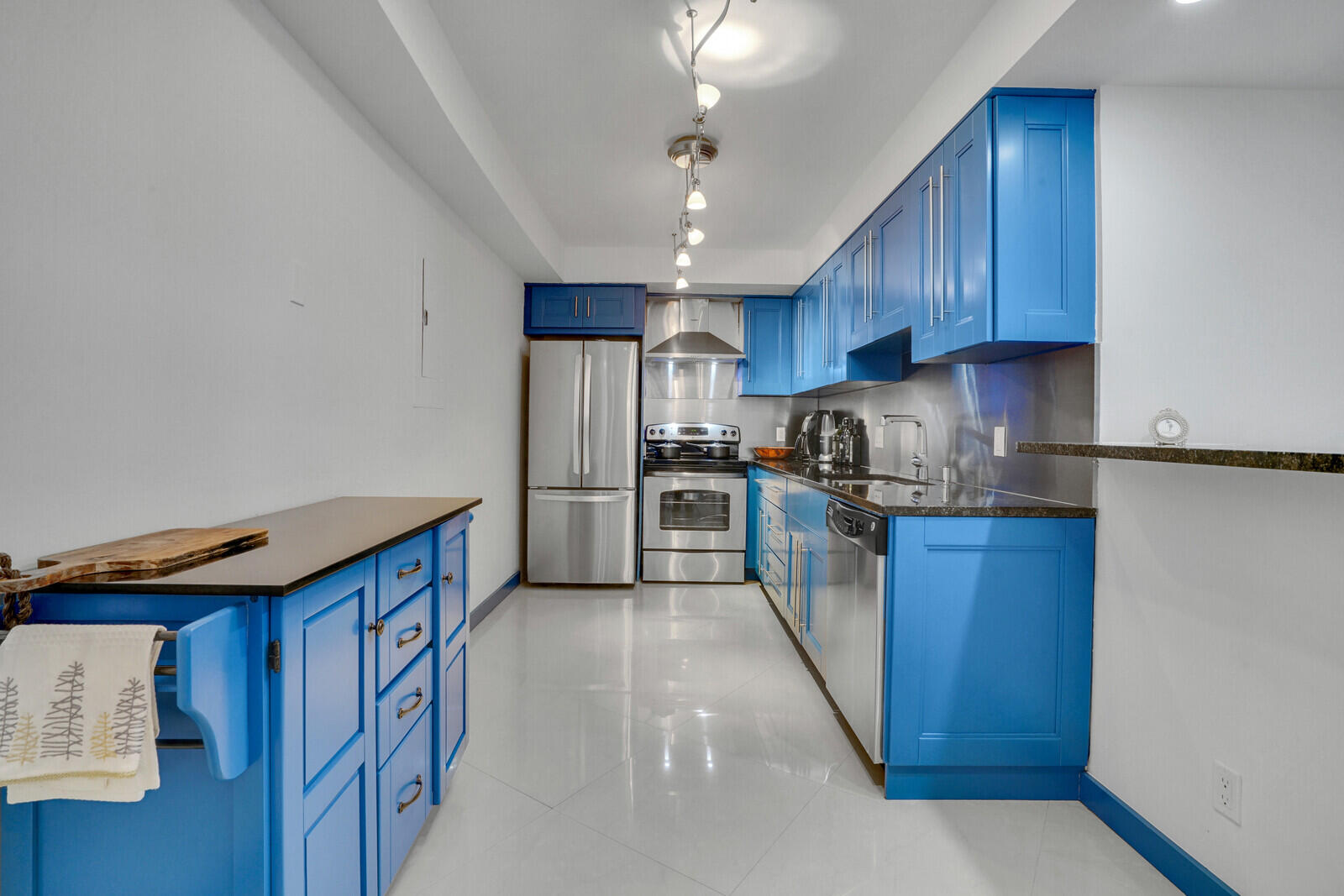 TWENTY TWO NINETY FIVE SOUTH OCEAN BLVD - Residential