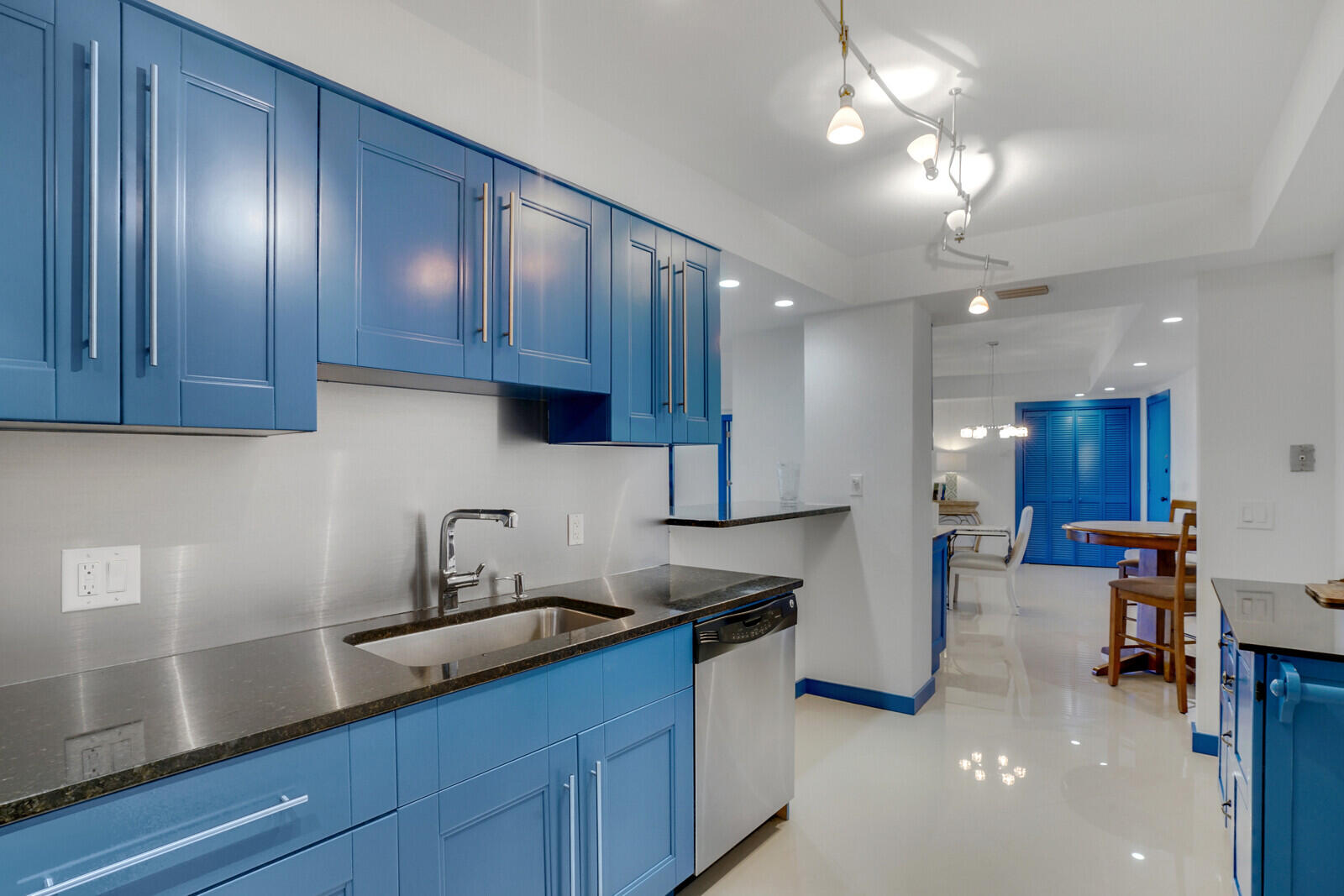 TWENTY TWO NINETY FIVE SOUTH OCEAN BLVD - Residential