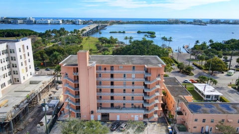 Tiny photo for 101 S Golfview Road, Lake Worth Beach, FL 33460 (MLS # B26090669)